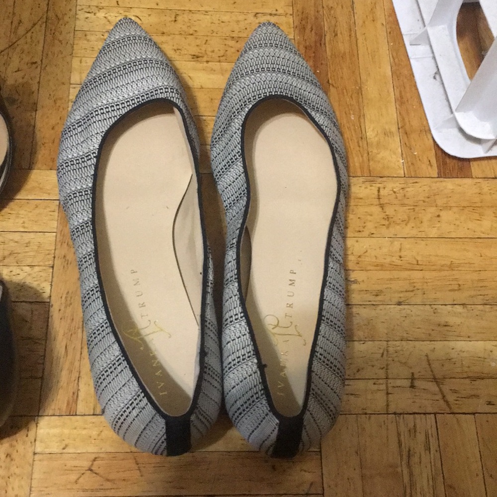 New! Ivanka trump black/white point flats size 9